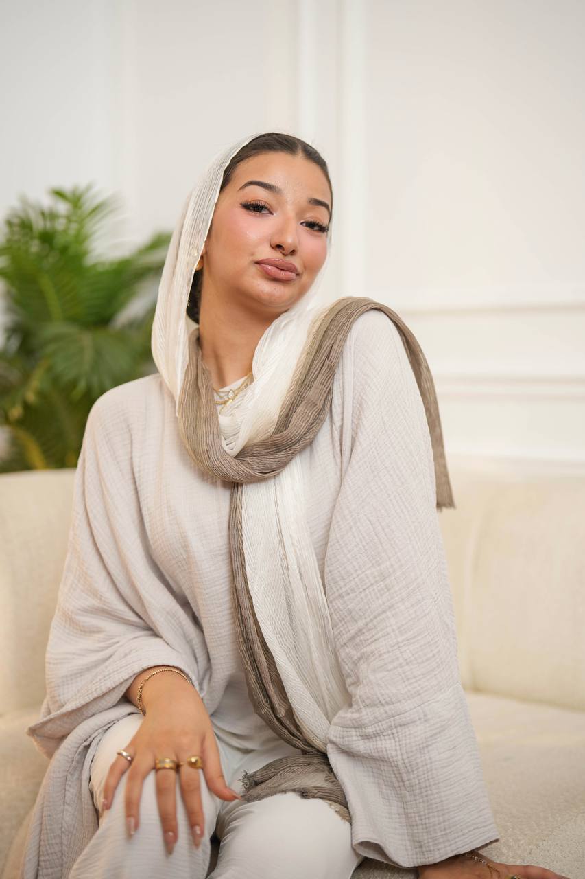 Cafe x White | Messy