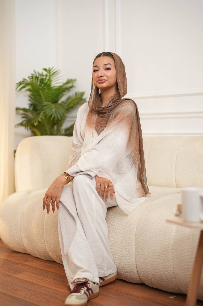 Brown x White | Messy