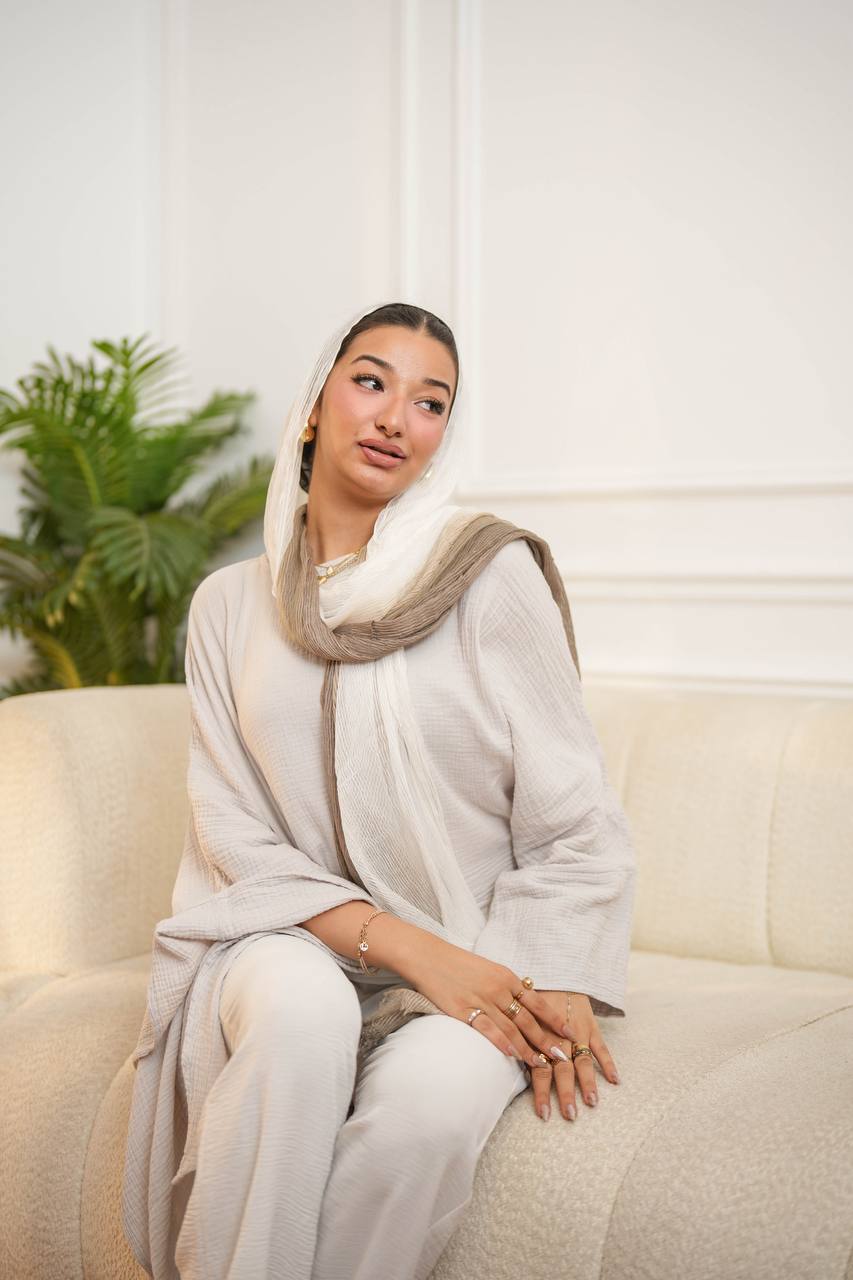 Cafe x White | Messy